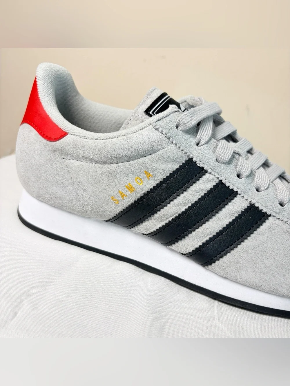 ADIDAS Samoas Men's Size 8.5M Sneakers Grey Black Scarlet JR3777, NEW IN BOX